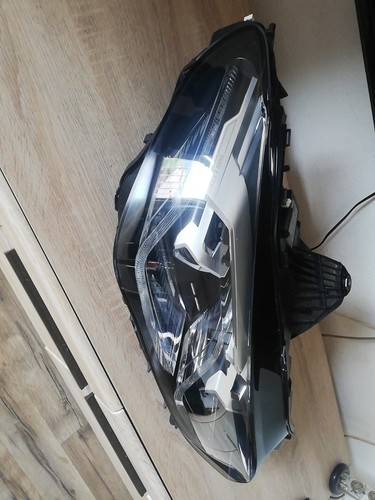 Faro anteriore destro